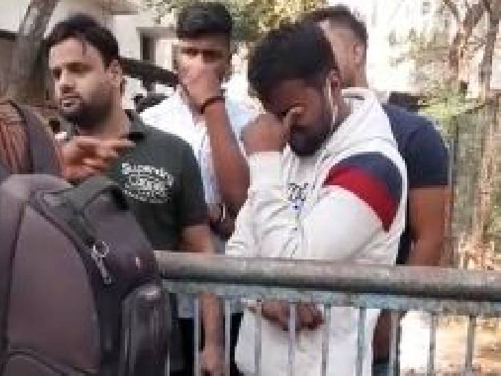 हमीदिया में आग की घटना के बाद परिजन की आंखों में आंसू रुकने का नाम नहीं ले रहे थे। उनके पास सिवा हाथ मलने के कुछ नहीं था।