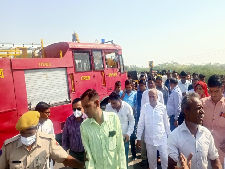 प्रत्यक्षदर्शियों के मुताबिक- एंबुलेंस और फायर ब्रिगेड देरी से पहुंची।