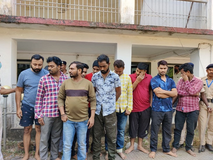 क्रिकेट सत्र और किडनैप्स के पैंगिंग।