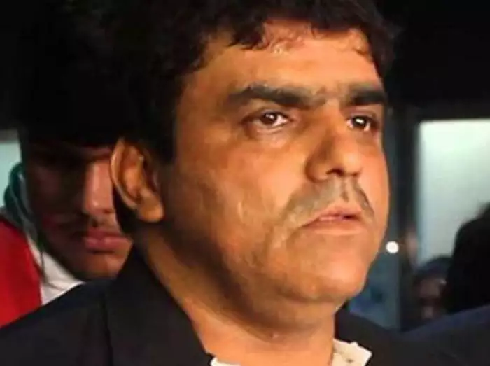 नवाब मलिक ने आरोप लगाया कि रियाज भाटी को सहार एयरपोर्ट पर जाली पासपोर्ट के साथ पकड़ा गया था, वह प्रधानमंत्री के कार्यक्रम तक कैसे पहुंचा?