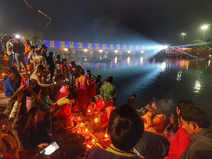 भ्ज्ञगवान सूर्य के उदय से पहले रात के समय महिला ने योनि प्रसव शुरू किया था।