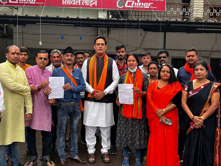 थाने में जन जनवादी।