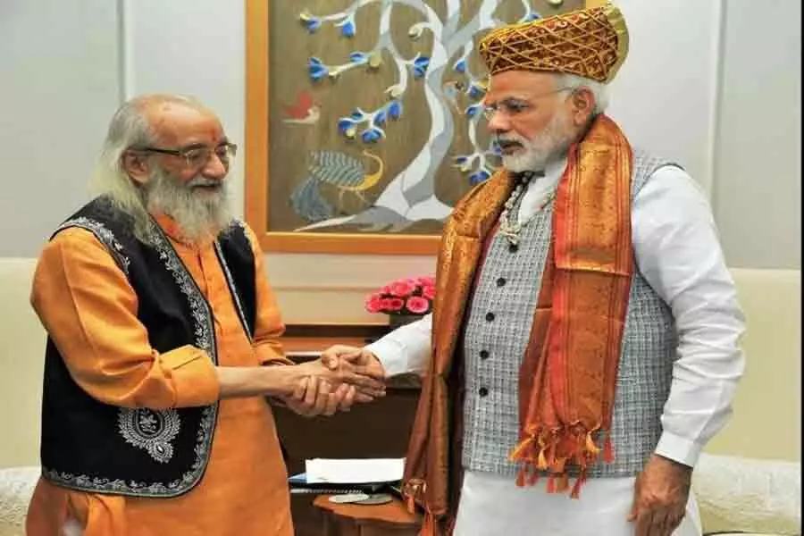 PM मोदी के बेहद करीब थे बाबासाहेब, कुछ दिन पहले PM ने उन्हें सम्मानित भी किया था।