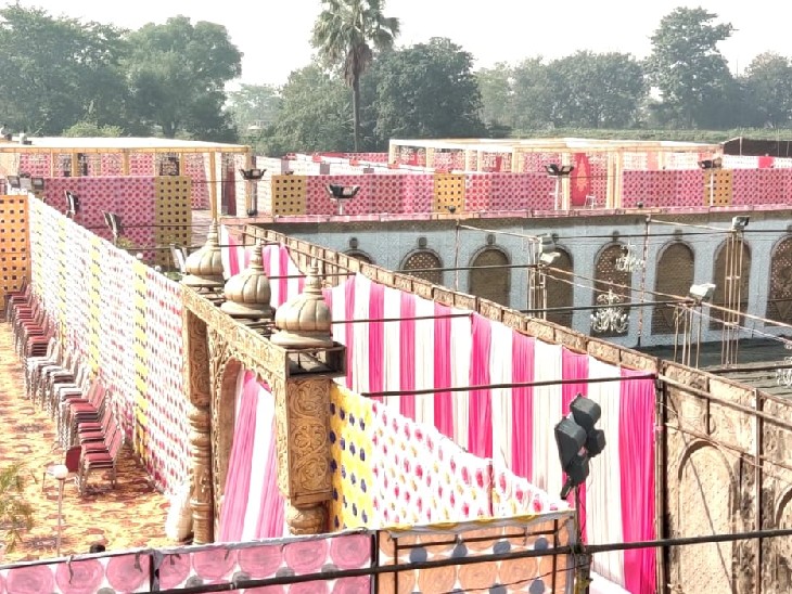 निकाह के लिए 5 एकड़ में तैयार किया जा रहा पंडाल।