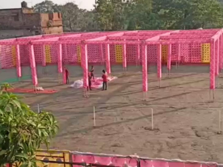निकाह के लिए तैयार किया जा रहा पंंडाल।