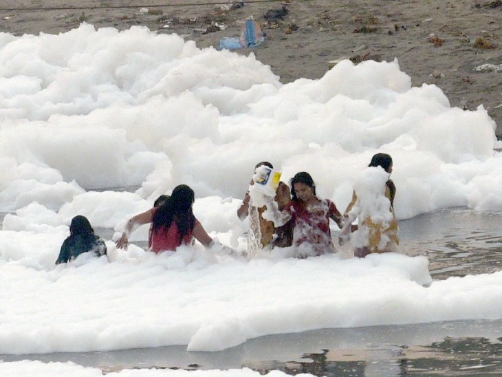 यमुना नदी की यह फोटो छट पूजा के समय क्लिक की गई थी। -फाइल फोटो