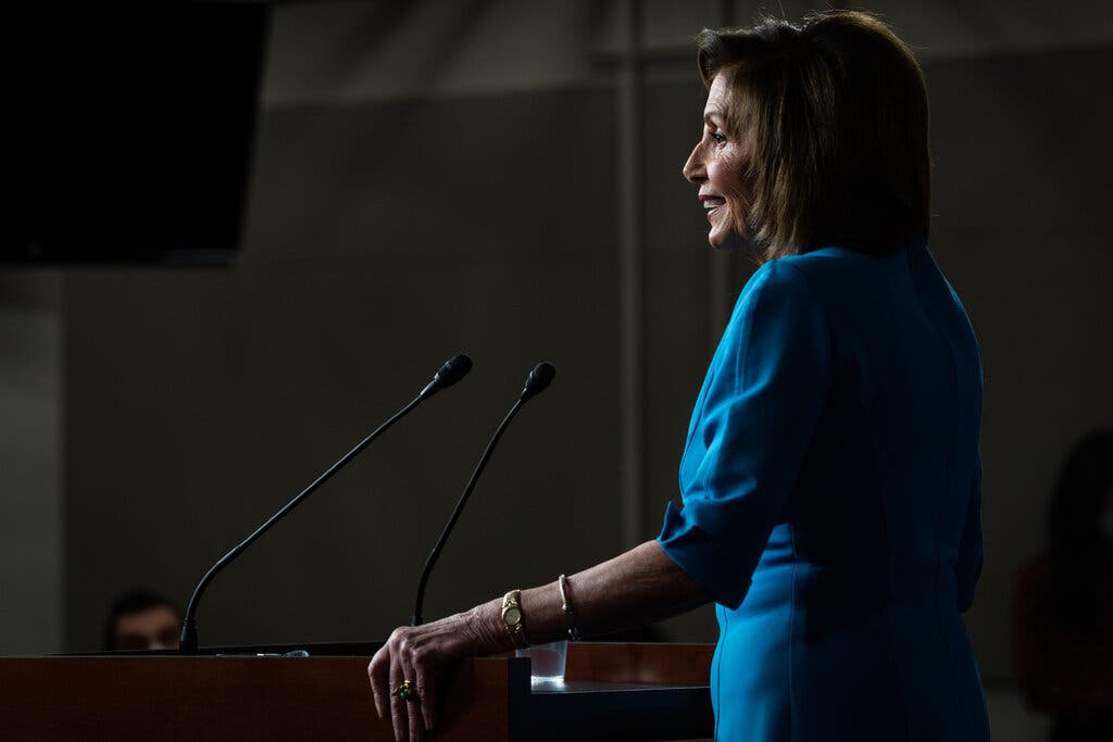 सबसे ज्यादा लंबे वक्त तक बोलने का पिछला रिकॉर्ड वर्तमान हाउस स्पीकर नैंसी पेलोसी के नाम था। साल 2018 में उन्होंने 8 घंटे 7 मिनट लंबी स्पीच दी थी।