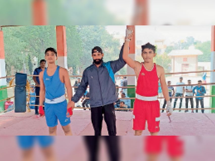 भिवानी. भीम स्टेडियम में जिला स्तरीय स्कूली खेल प्रतियोगिता का खिलाड़ियाें के कड़े मुकाबले के बीच समापन हुअा। - Dainik Bhaskar