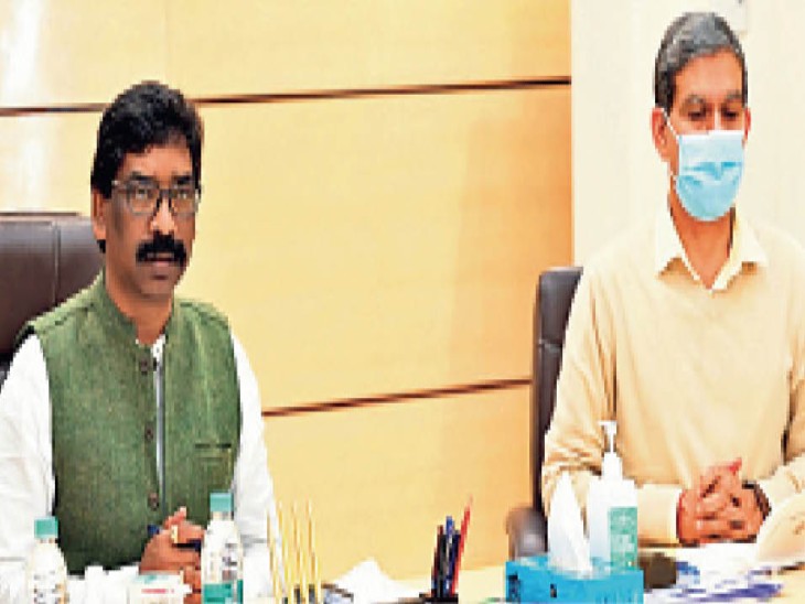 अभियान को अफसर रूटीन में न लें, मिशन मोड में योजनाओं को घर-घर तक पहुंचाएं |  Do not take the campaign in the officer routine, take the plans from door  to door