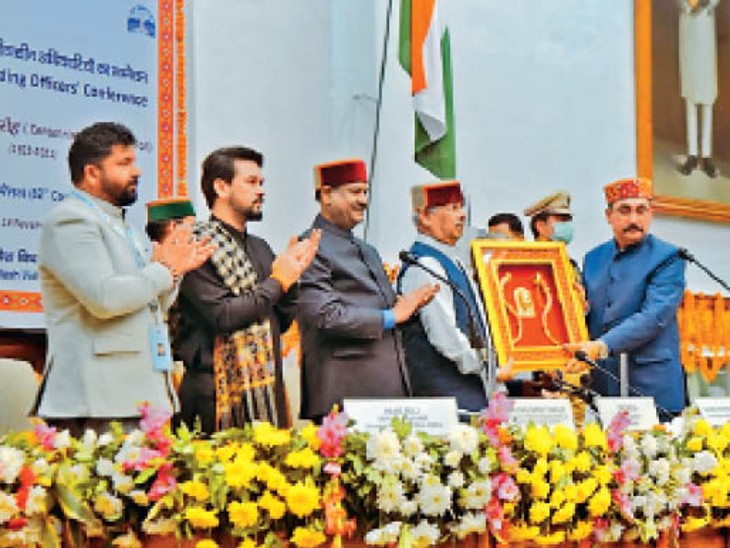 लोकसभा अध्यक्ष और पीठासीन अधिकारियों के अध्यक्ष ओम बिड़ला ने सभी संकल्पों को सम्मेलन में रखा और उसे ध्वनिमत से पारित किया गया। - Dainik Bhaskar
