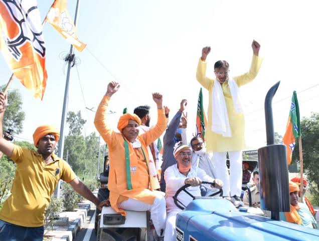 कृषि कानूनों के पक्ष में ट्रैक्टर यात्रा में शामिल ओपी धनखड़