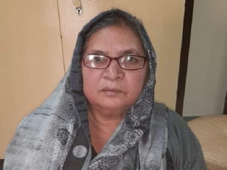 पीड़िता ओमपति, जिसे तीन युवकों ने ठगी का शिकार बनाया। - Dainik Bhaskar