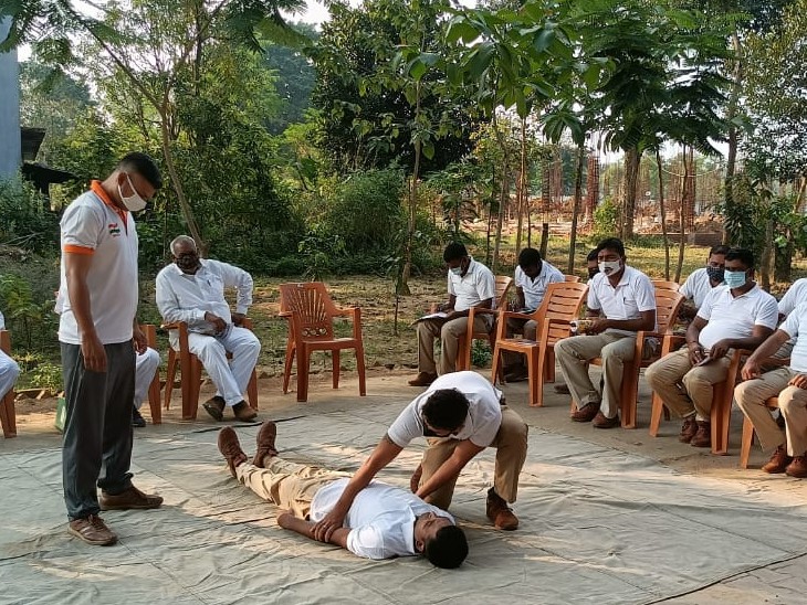 गंभीर हालत में लोगों की जान बचाने के बारे बताया जा रहा है।