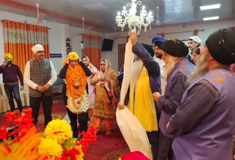 शहर में रिद्धि का स्वागत।