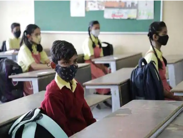 कोरोना वायरस महामारी के चलते पिछले दो साल से बच्चों ने सीनियर या जूनियर केजी में पढ़ाई नहीं की है।