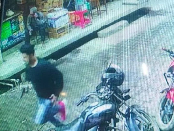 पिस्टल लेकर भागता आरोपी CCTV में कैद हुआ था।