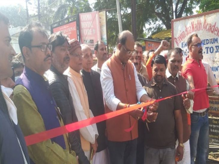 For the first time in Ranchi, the name of a street was changed, after the  approval of the RMC Corporation Board, the deputy mayor and councilor cut  the tape | रांची में