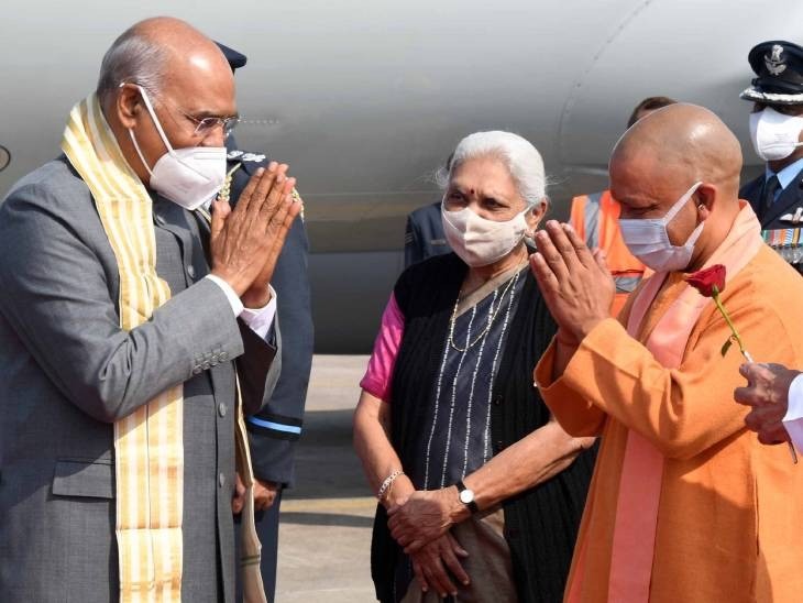 राष्ट्रपति कोविंद की अगवानी करते राज्यपाल आनंदी बेन पटेल और सीएम योगी।