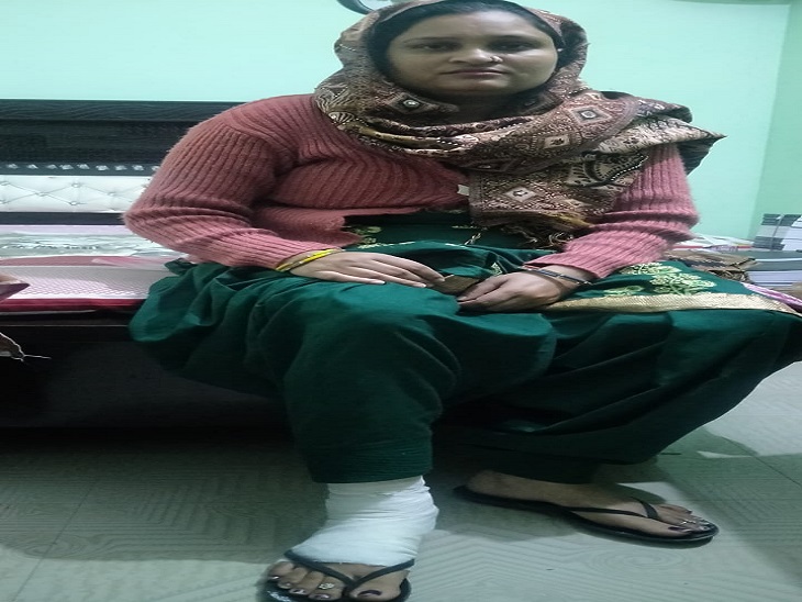मारपीट में घायल प्रियंका।