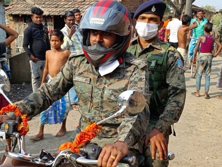 एसपी इलाके में लोगों से मिलने पहुंचे।