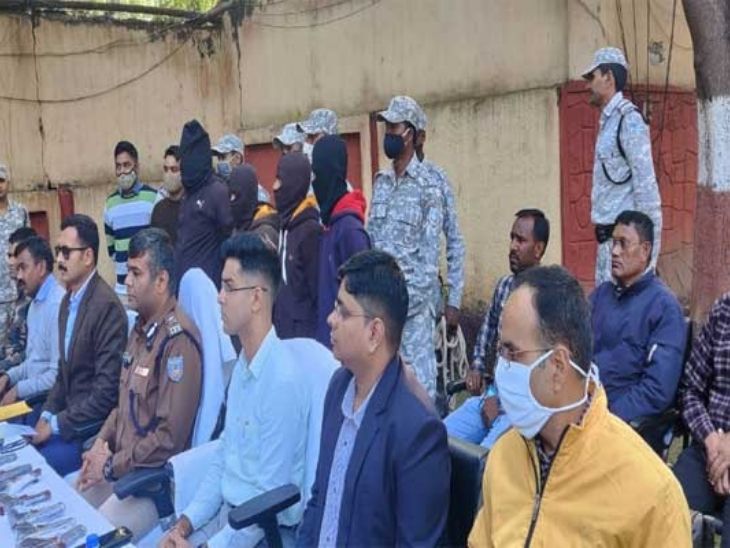 IG अभियान एवी होमकर ने दावा किया कि हथियारों की अवैध तस्करी करने वालों के खिलाफ यह बड़ी कार्रवाई है। इसमें तस्कर के साथ उनके नेटवर्क को भी नष्ट किया गया है। - Dainik Bhaskar