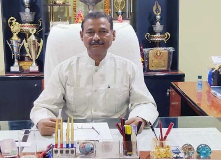 कुलपति डॉ. गंगाधर पांडा।