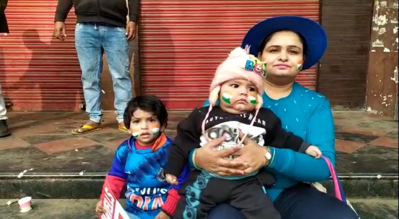 नन्हे-मुन्ने क्रिकेट प्रेमी भी पहुंचे ग्रीनपार्क