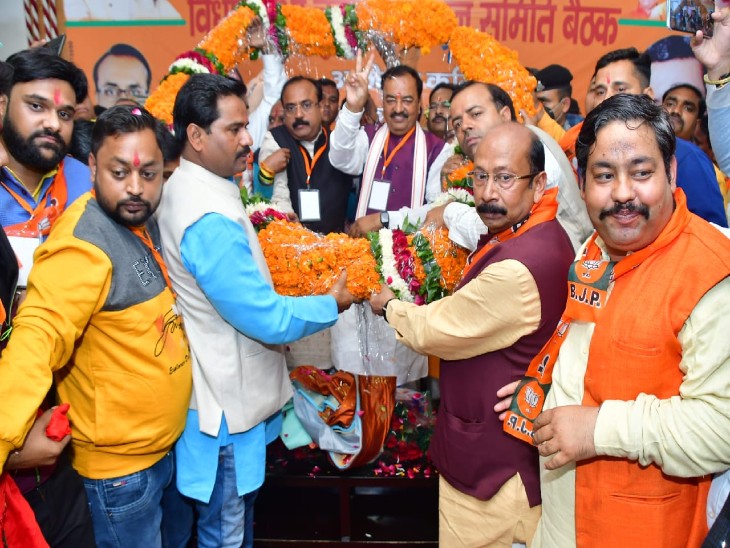 अलीगढ़ में डिप्टी सीएम केशव प्रसाद मौर्य ने कहा कि 2019 के लोकसभा चुनाव में यूपी में सबसे बड़ा गठबंधन हुआ। लेकिन उन्हें कोई फायदा नहीं हुआ।