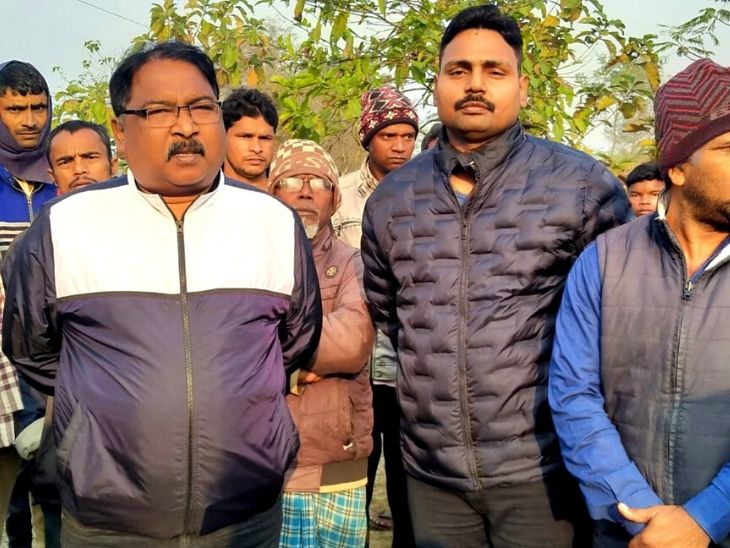 घटना के बाद ग्रामीणों ने सड़क जाम कर दिया था। BDO के आश्नवासन के बाद लोग माने।
