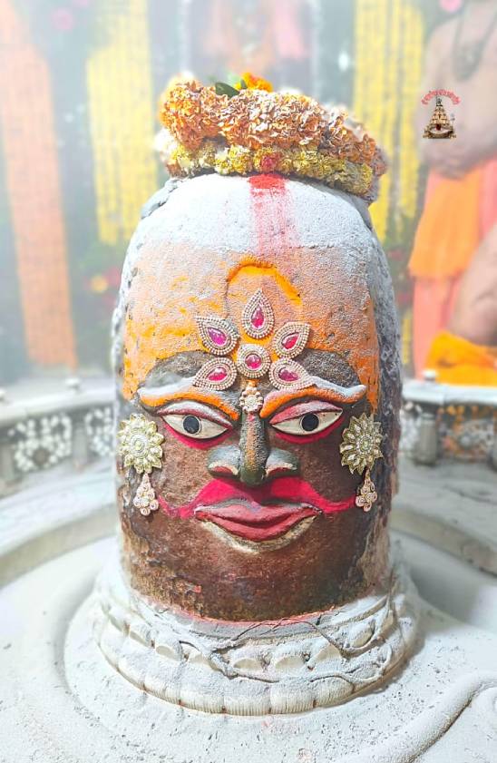 भगवान महाकाल के भस्म रमाने के बाद के दर्शन।