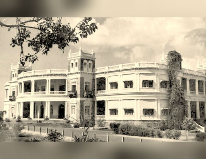 मिंटो हॉल की पुरानी तस्वीर।