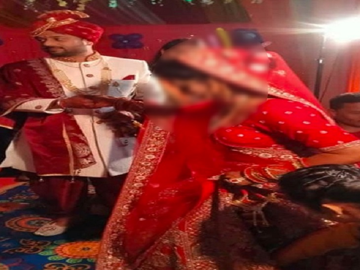 जयमाला के बाद यह पूरा किया गया।