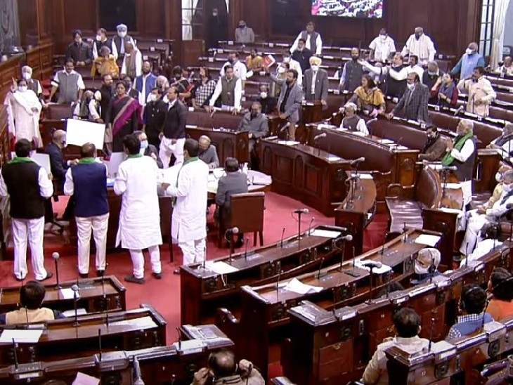 किसानों की मौत और बढ़ती महंगाई के मुद्दे पर विपक्षी सांसदों ने राज्यसभा में नारेबाजी की।