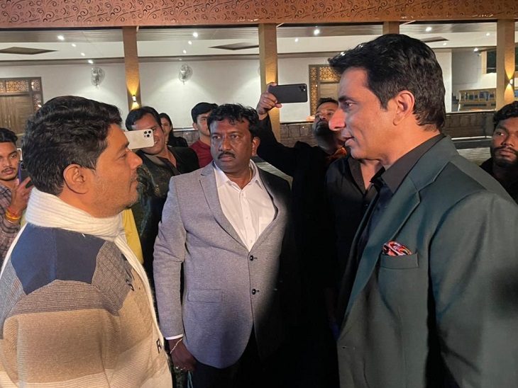 महापौर एजाज ढेबर भी अच्छी तरह से नजर आए।