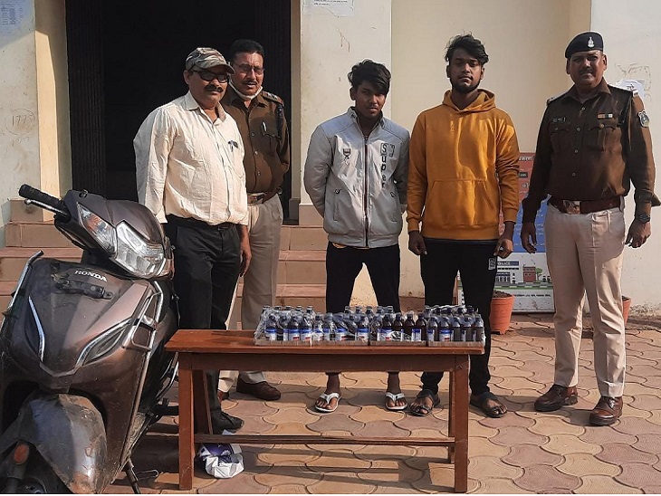 सरकंडा में कफ सिरप के साथ 2 पैडलर पकड़े गए।