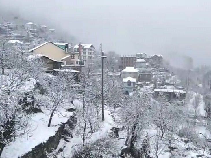 कल्पा क्षेत्र में हिमपात के बाद कुछ इस तरह का नजारा दिखा।