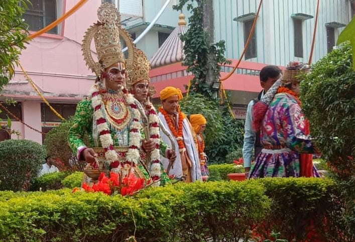किशोरी जी को अपनी पुत्री के रूप में मांगने वाले जानकी महल ट्रस्ट के श्रद्धालुओं में विवाह की खुशी देखते ही बनती है।