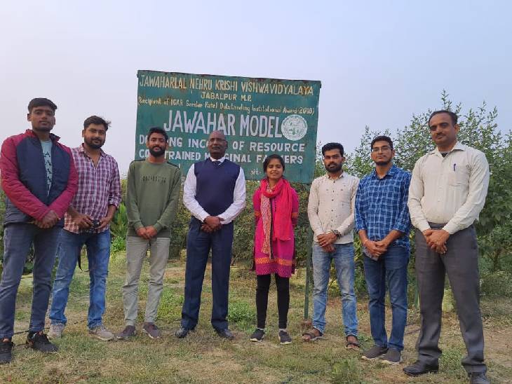 डॉ. थॉमस के साथ छात्र भी रिसर्च कर रहे हैं।