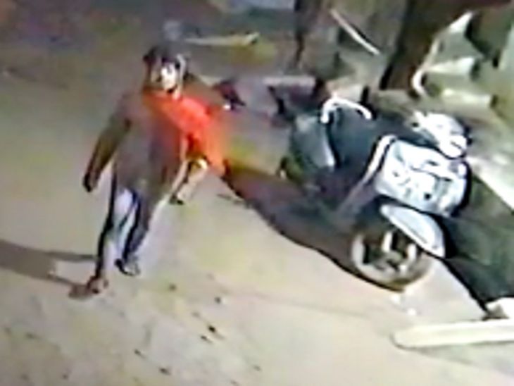 Thief entered the house with the help of an electric pole, was seen ...