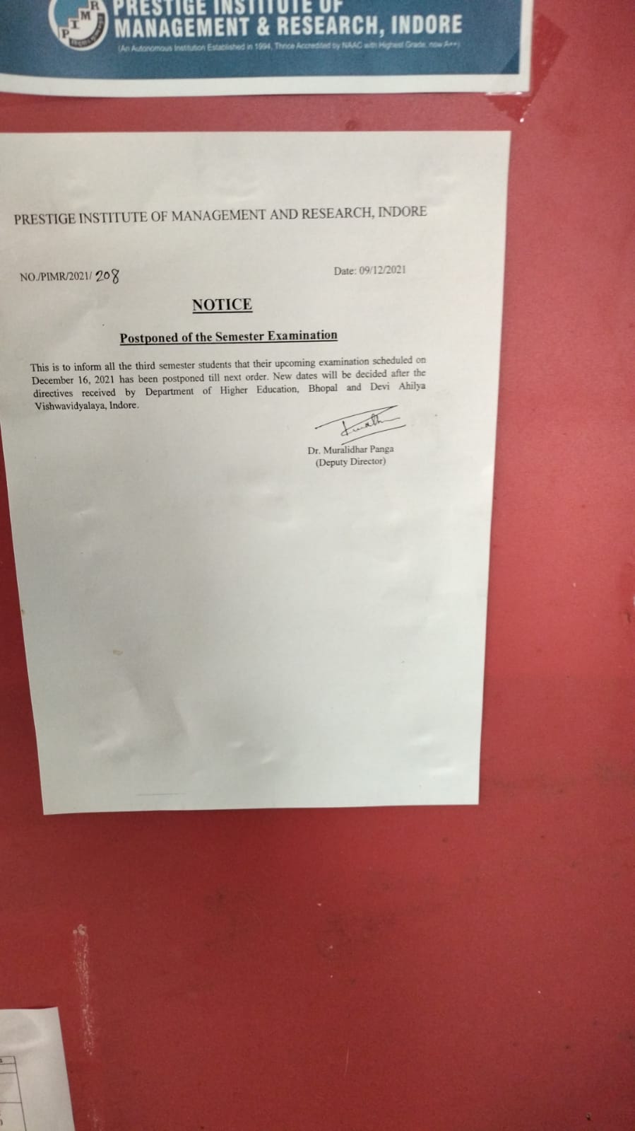 प्रबंधन ने लगाया नोटिस