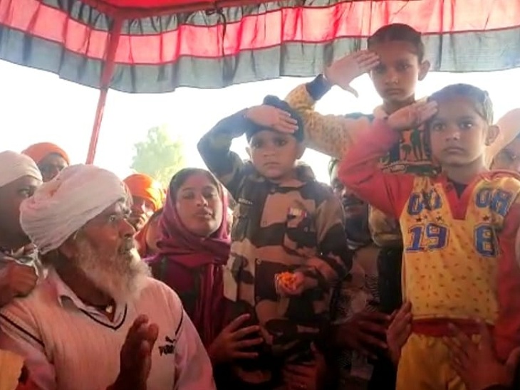 शहीद गुरसेवक सिंह को तीनों बच्चों ने सैल्यूट करके आखिरी नमन किया।