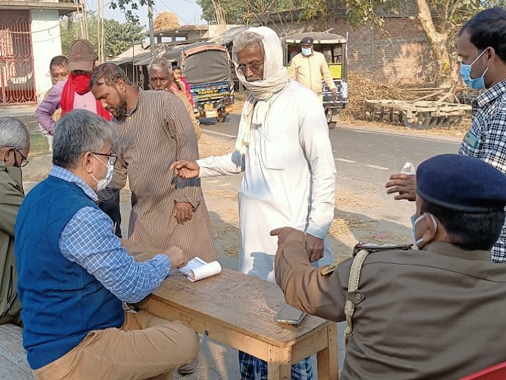 क्षेत्र के विभिन्न चौक-चौराहों पर मास्क चेकिंग अभियान चलाया गया। - Dainik Bhaskar