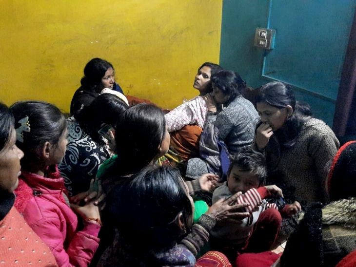 मुकेश सोनी का पूरा परिवार गमगीन है।