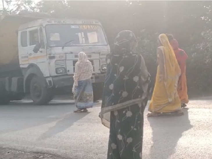 बीच-बीच में सेवा से सेवा।