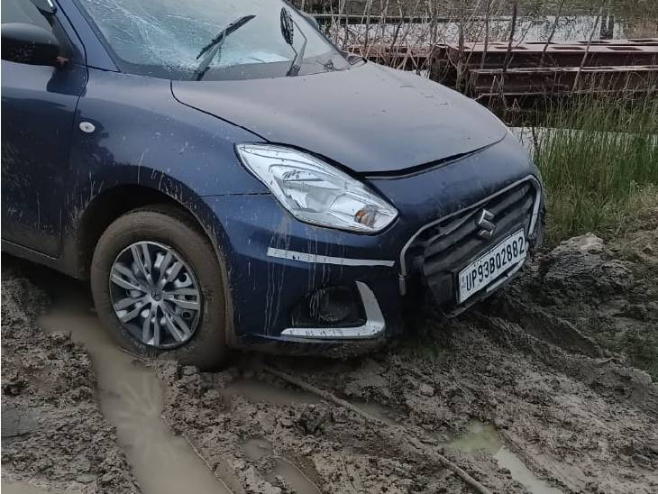 A speeding car tramples a cyclist old man in Jhansi, death झांसी