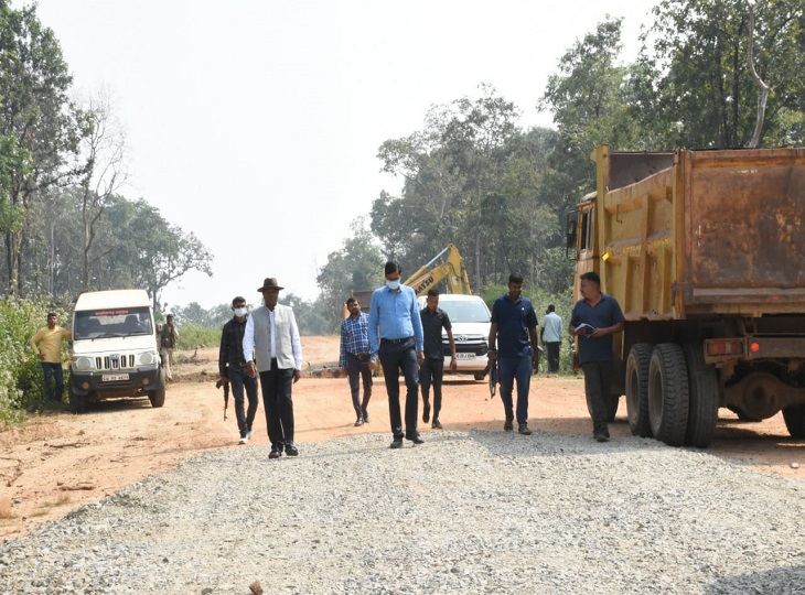 संरचना और एसपी ने निर्मित किया है।