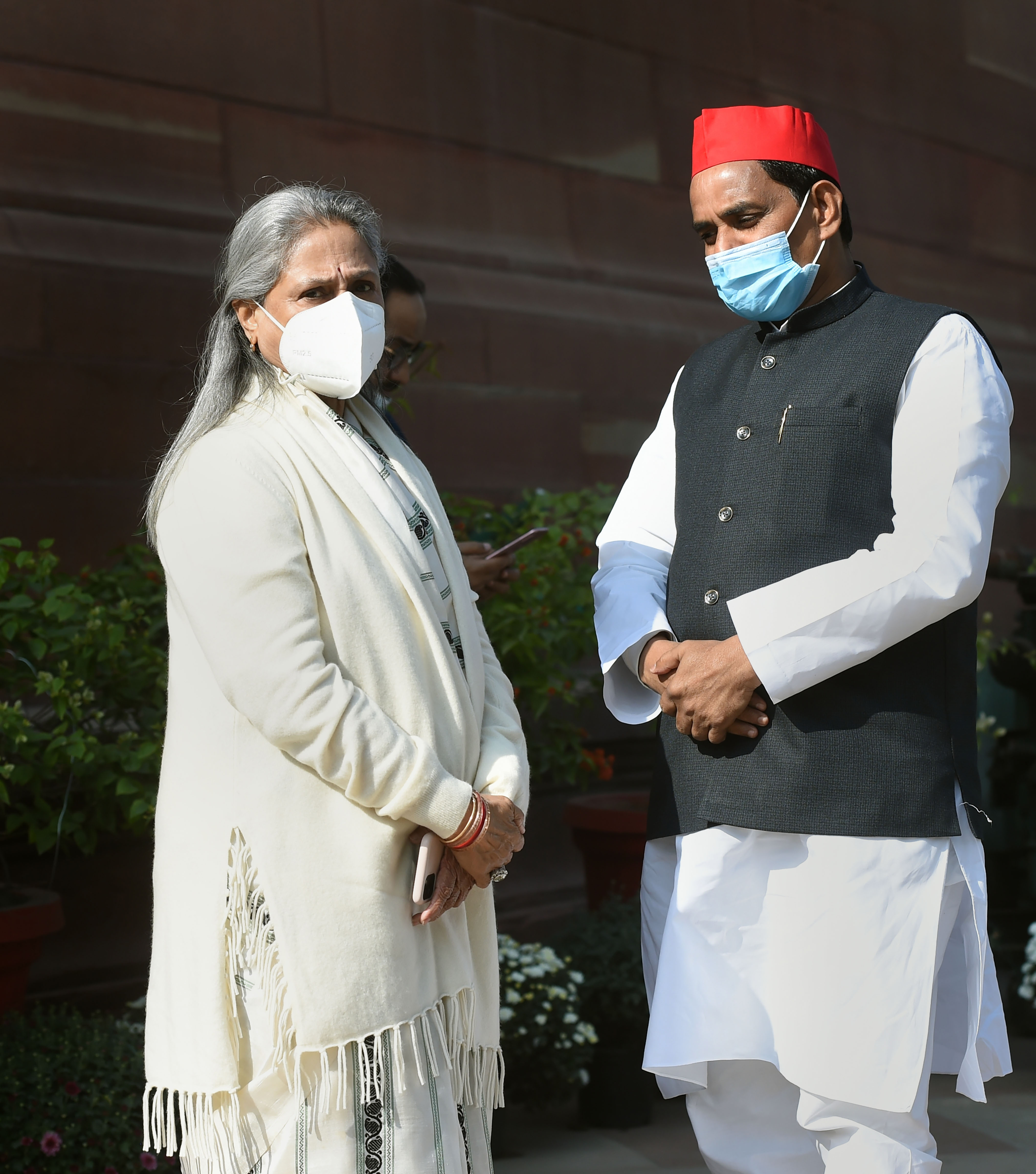 जया ने सदन से बाहर निकलकर एक बार फिर सरकार पर जमकर हमला बोला।
