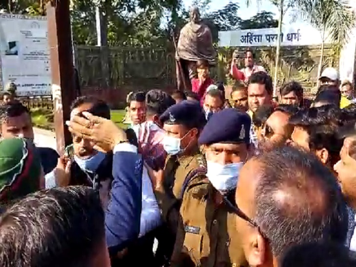ऐस को पीटने के लिए।