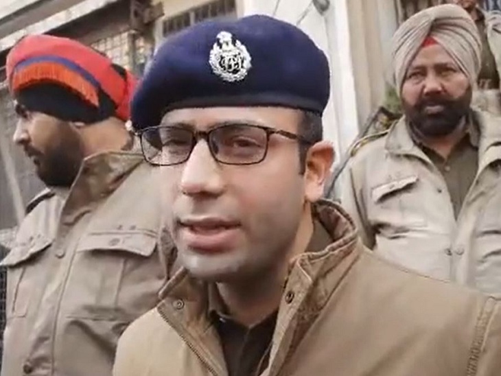 एडीसीपी सुहेल कासिम मीर के अनुसार बदमाश पूरी प्लानिंग के अनुसार ही बैंक में डकैती डालने आए थे।