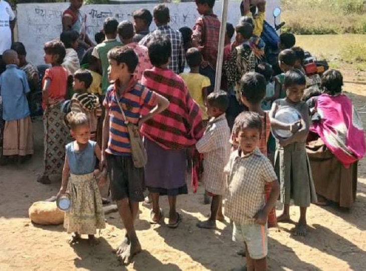 गांव के बच्चों का भी उपचार किया गया।